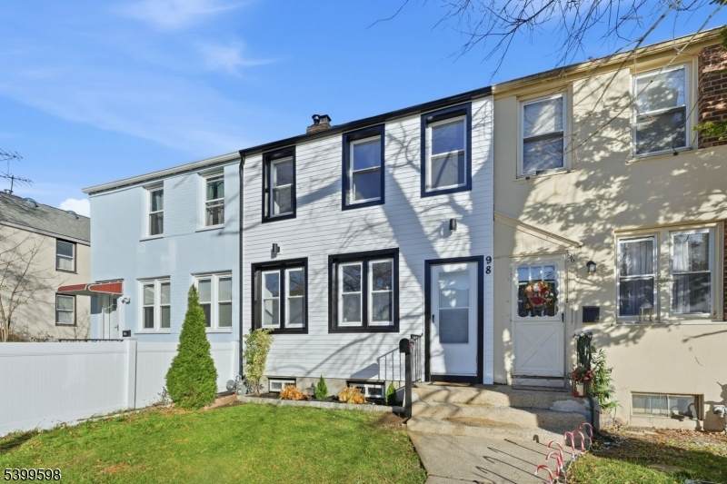 98 Baker St - Photo 1