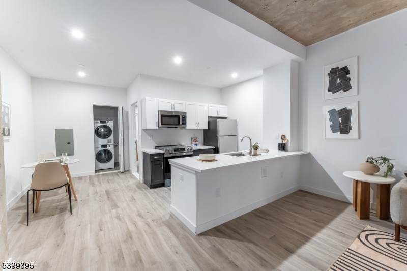 10 Commerce Ct - Photo 1