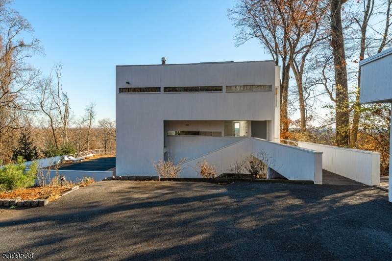 1152 Johnston Dr - Photo 1