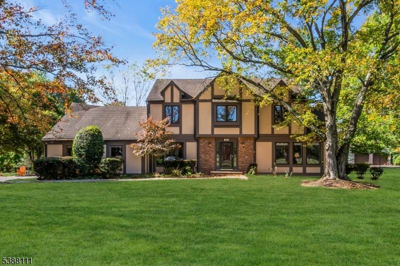 1053 Hillcrest Dr - Photo 1