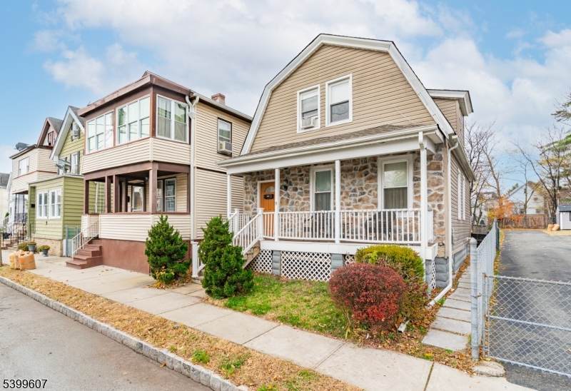 11 Meade St - Photo 1