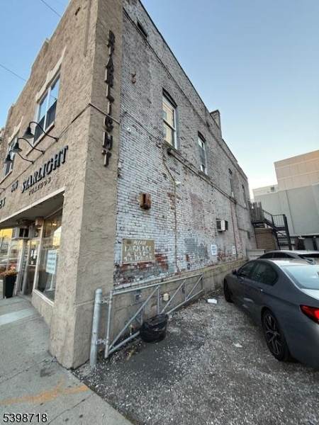 606 Bloomfield Ave - Photo 1