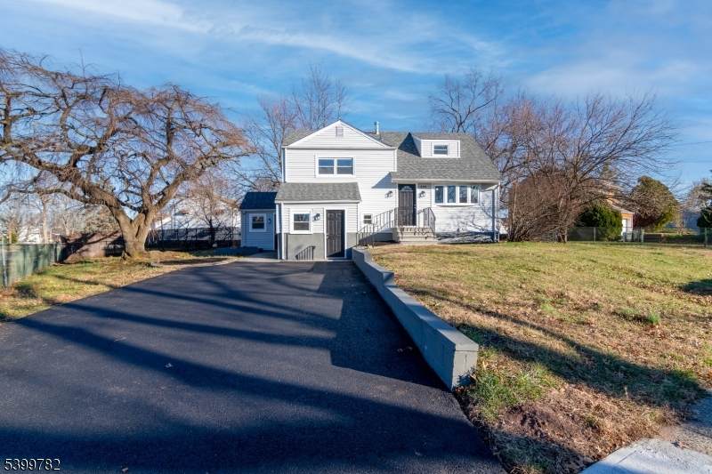 328 Ralph St - Photo 1