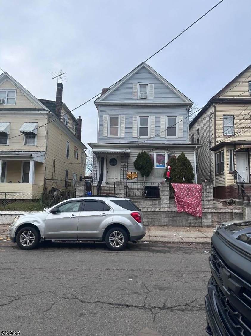 152 Jacques St - Photo 1