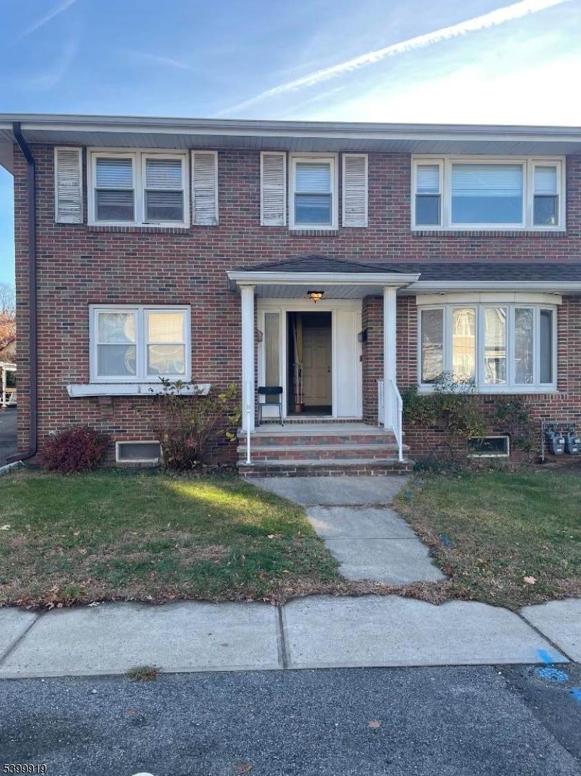 113 Hawthorne Ave - Photo 1