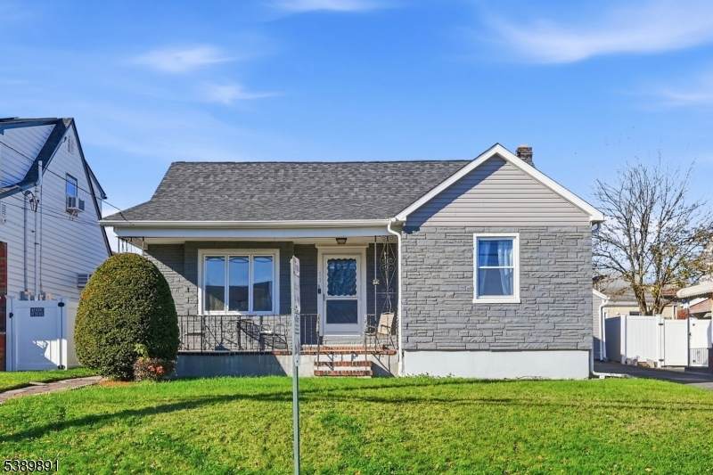 55 Burns Ave - Photo 1