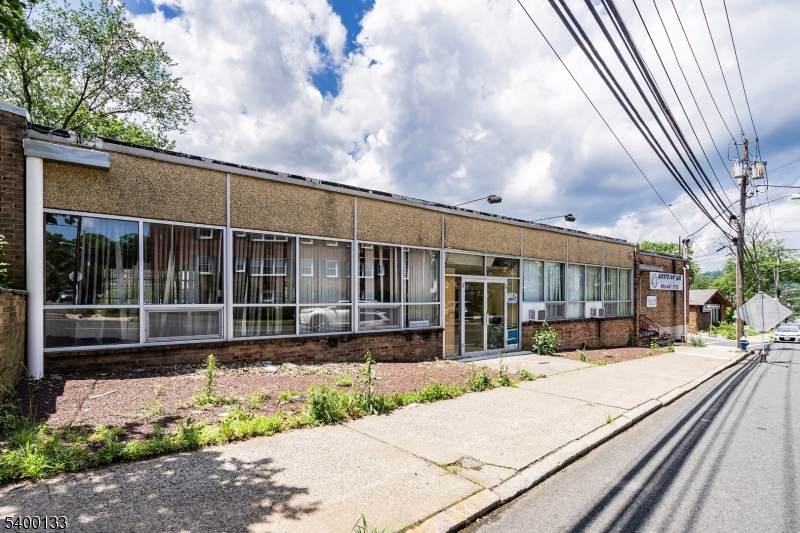 2075 Millburn Ave - Photo 1