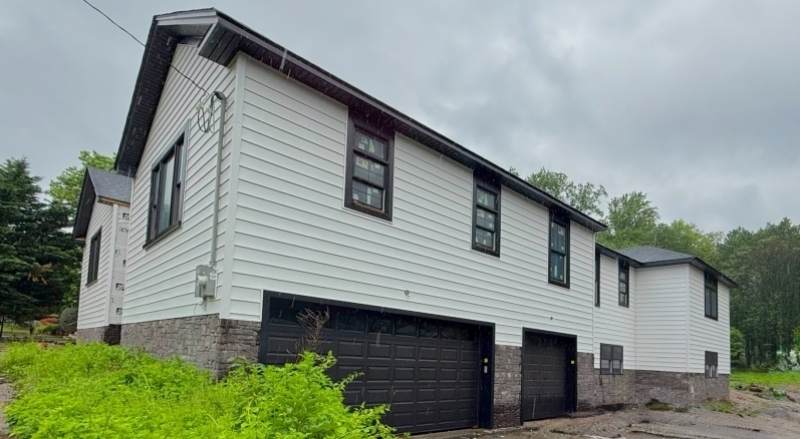 1153 Linwood Ave - Photo 1