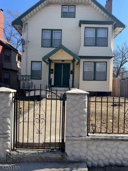 284 Seymour Ave - Photo 1