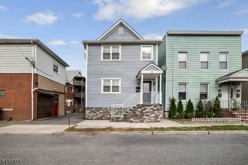 8 Essex St - Photo 1