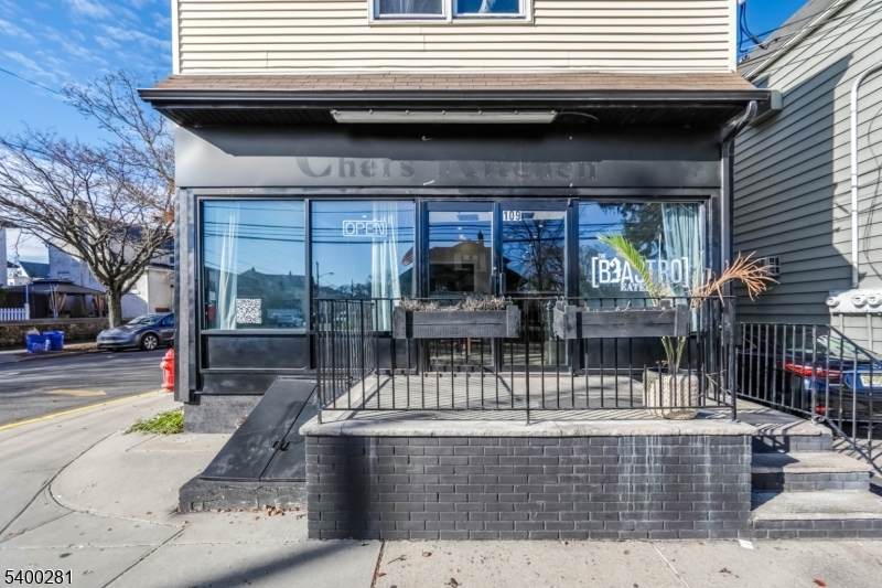 109 Locust Ave - Photo 1