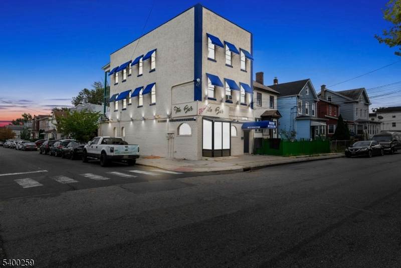 515 Jackson Ave - Photo 1