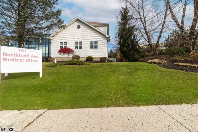 767 Northfield Ave - Photo 1