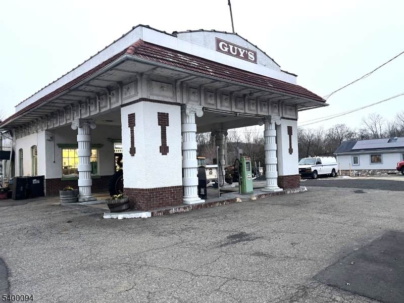 237 W Washington Ave - Photo 1