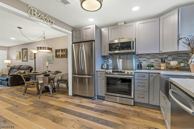 323 Sparrow Ct - Photo 1