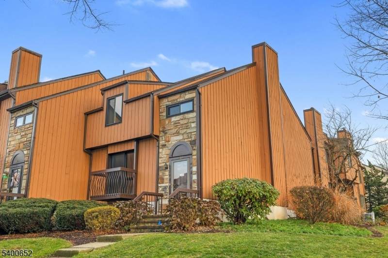 107 Wimbledon Sq - Photo 1