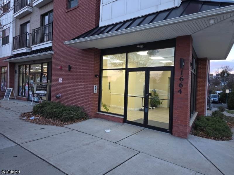 1664 Stuyvesant Ave - Photo 1