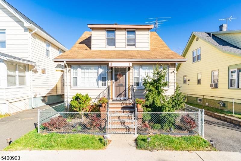 130 Lily St - Photo 1