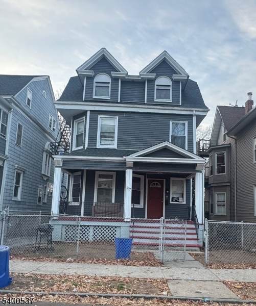 107 N Maple Ave - Photo 1