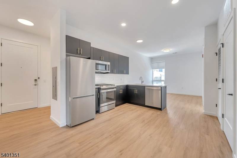 22 Schuyler Pl - Photo 1