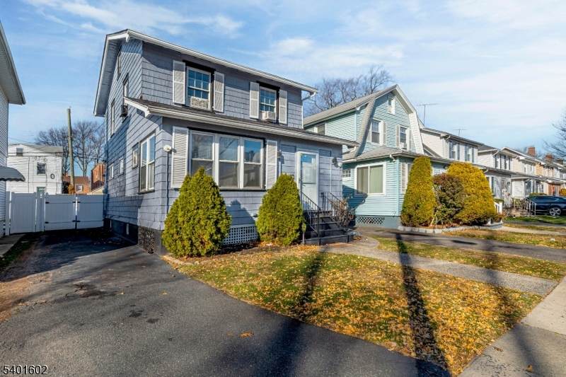 111 Ellington - Photo 1