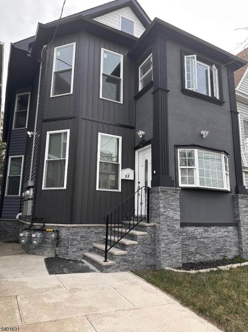 22 Knickerbocker Ave - Photo 1