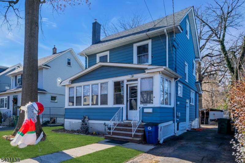 320 Pine St - Photo 1