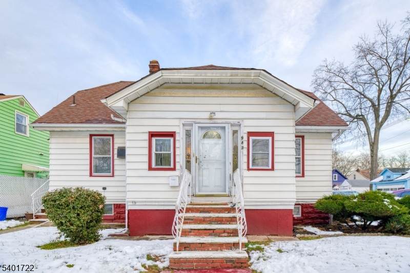 943 Drake Ave - Photo 1