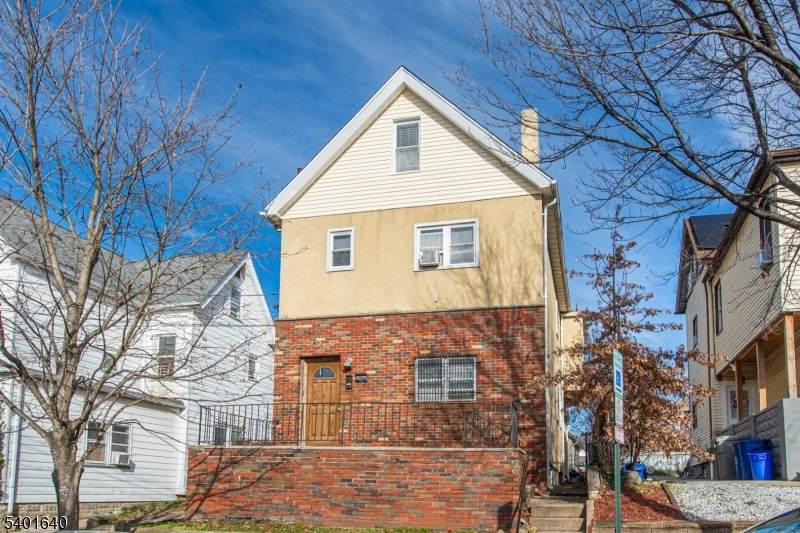 18 Van Rensselear St - Photo 1