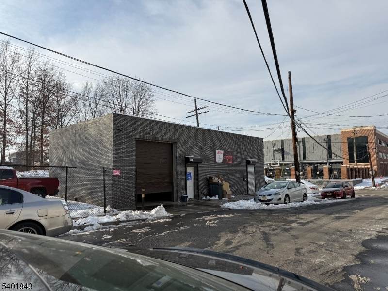 231 Jefferson Ave - Photo 1