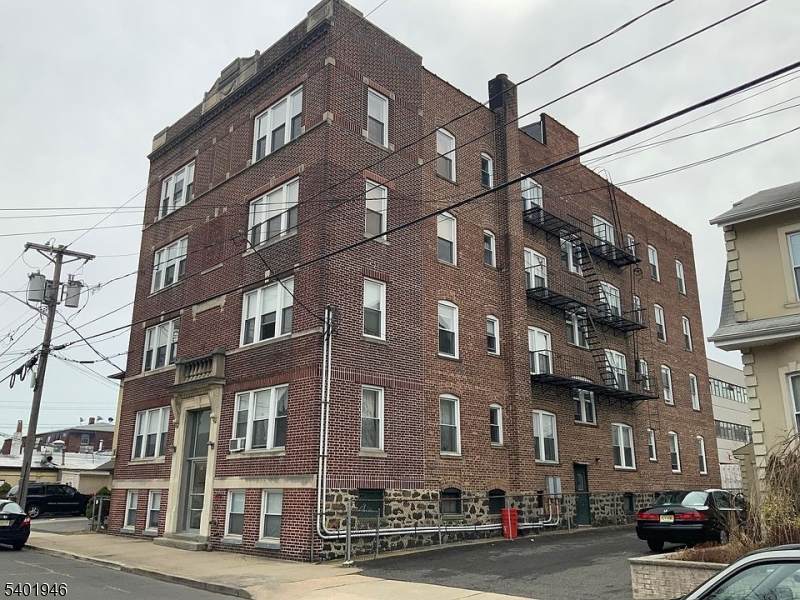 214 Lawton Ave - Photo 1
