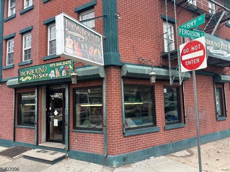 246 Ferry St - Photo 1