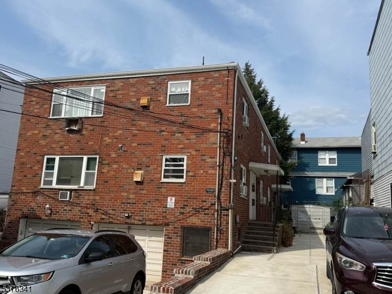 224 Clinton St - Photo 1