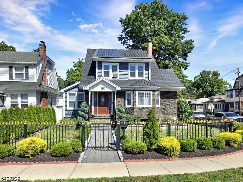 64 Van Houten Pl - Photo 1