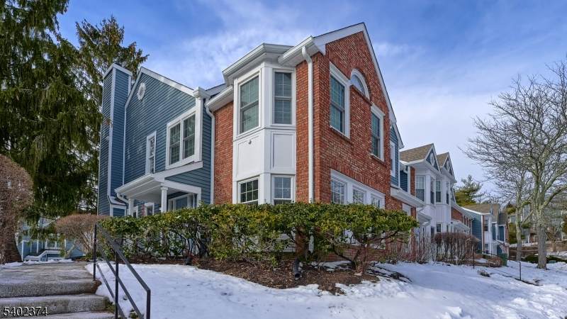 73 Laurelwood Ct - Photo 1