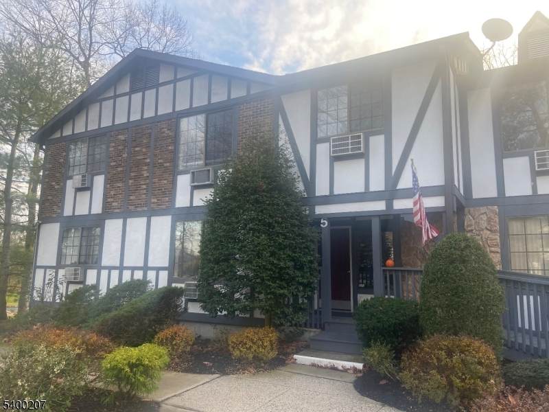 5 Terrace Dr - Photo 1