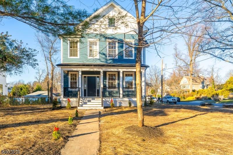 221 North Ave East - Photo 1