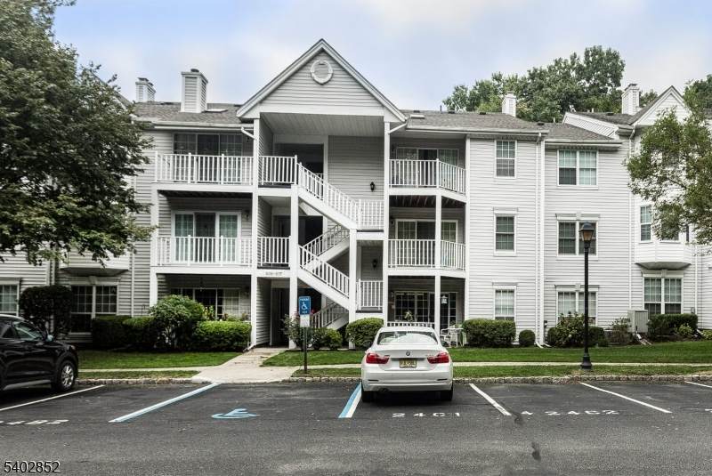 611 Lilac Ln - Photo 1