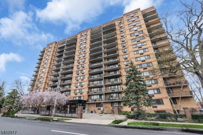 60 Parkway Dr - Photo 1