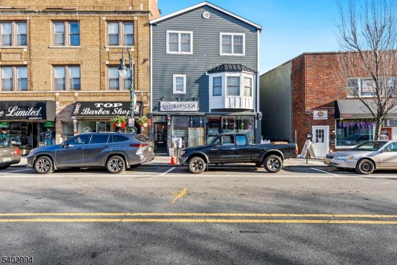 383 Broad St - Photo 1