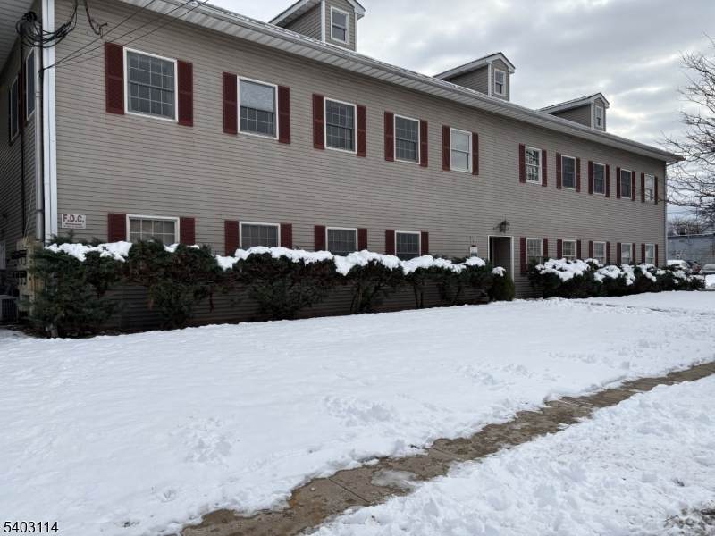 10 N Gaston Ave - Photo 1