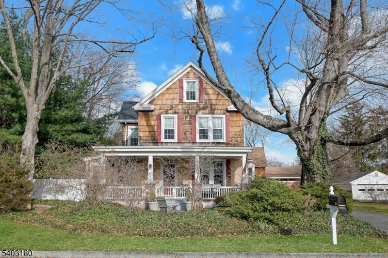 34 Bloomfield Ave - Photo 1