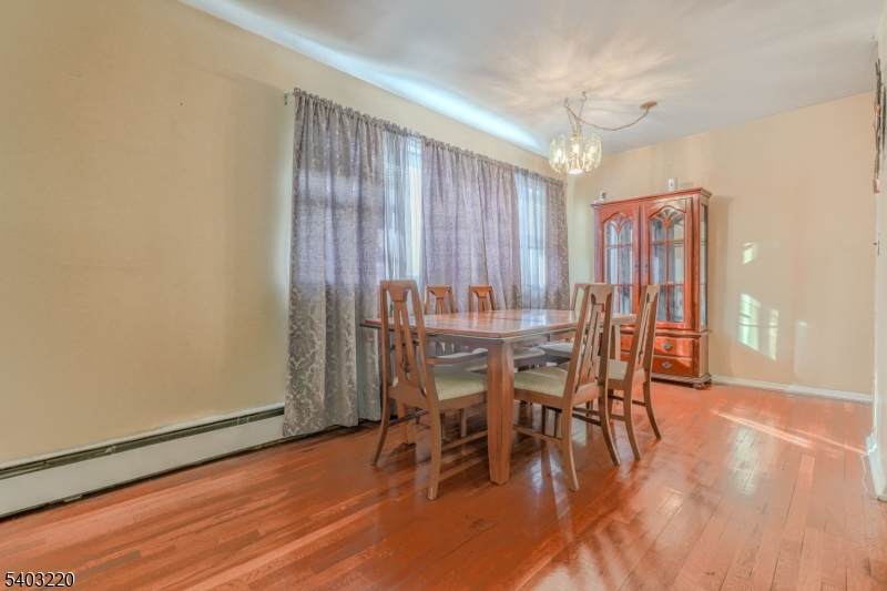 916 Stuyvesant Ave - Photo 1