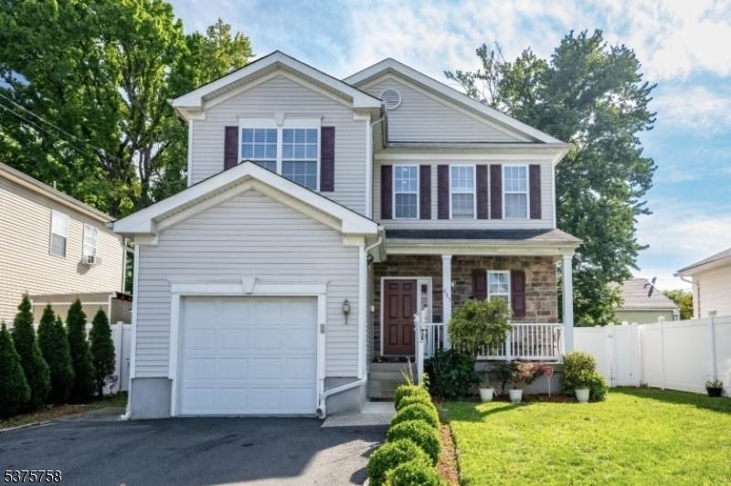 457 Teneyke Pl - Photo 1