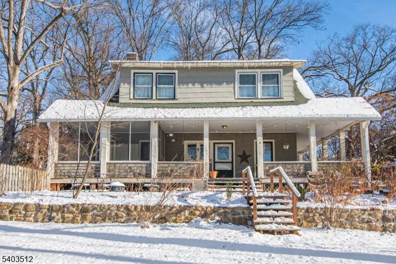 21 Ridgewood Ave - Photo 1