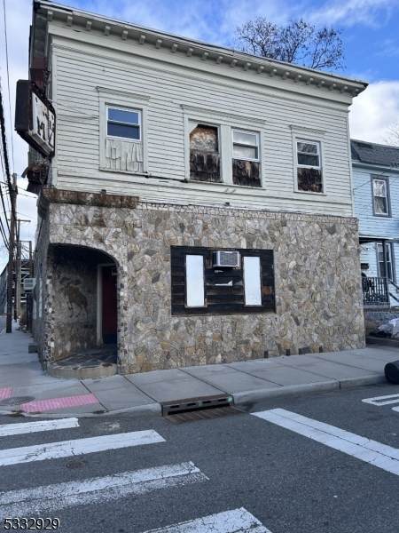 543 Stetson St - Photo 1