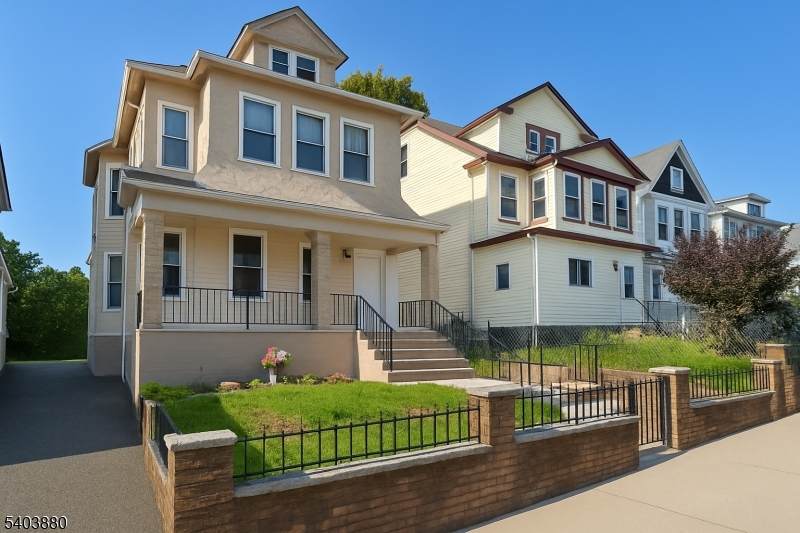 148 Shephard Ave - Photo 1