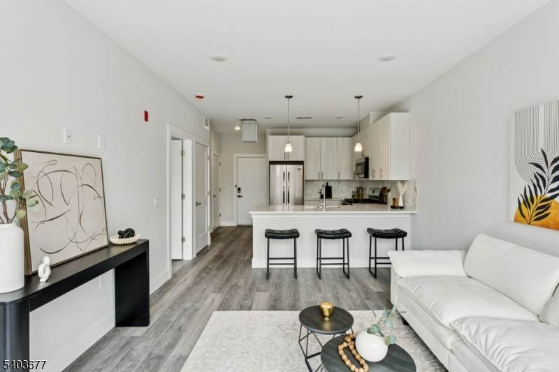 140 W Webster Ave - Photo 1