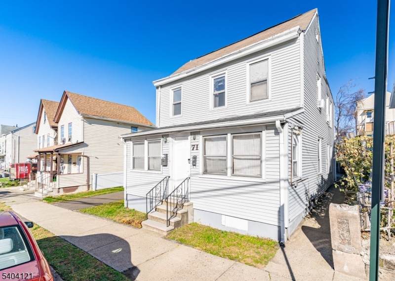 69 Webster Ave - Photo 1