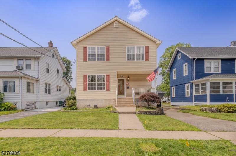 250 Whittier Ave - Photo 1